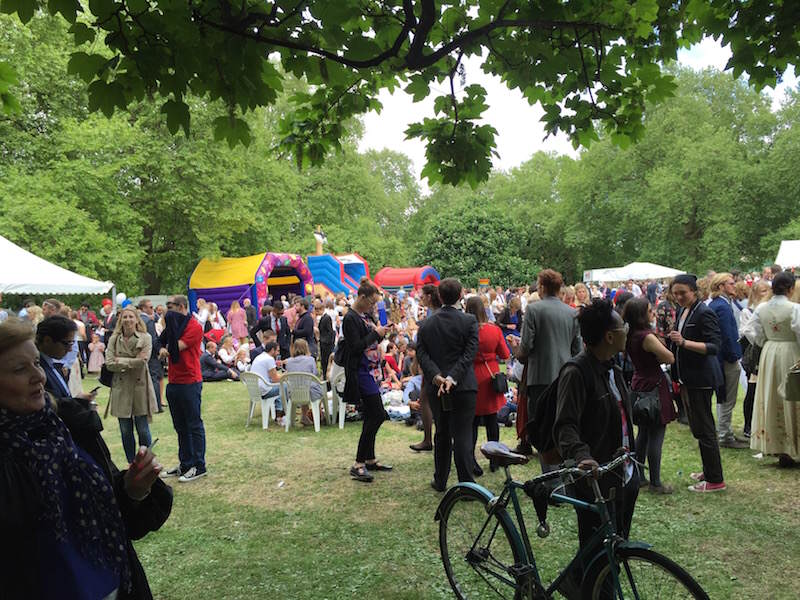 Fint vær og masse folk i Southwark Park/Beautiful weather and lots of people in Southwark Park